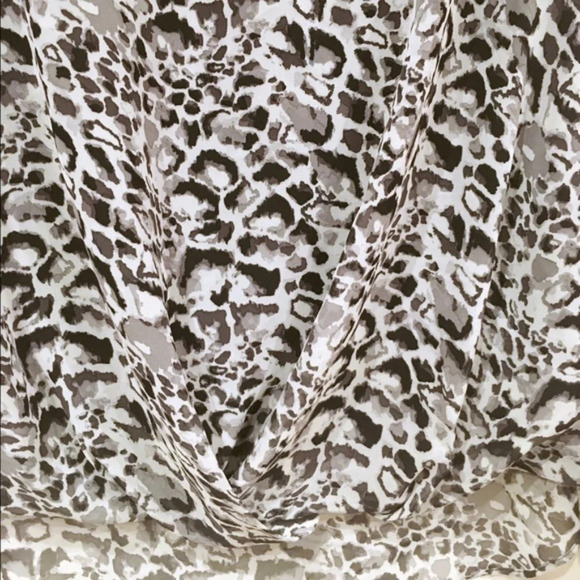 Vince Camuto Animal Print Blouse Size XS EUC - Picture 3 of 4